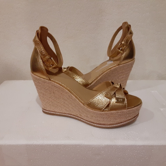 Michael Kors - Picture 1 of 4